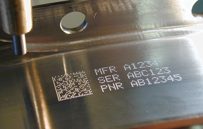 khắc laser bình tân
